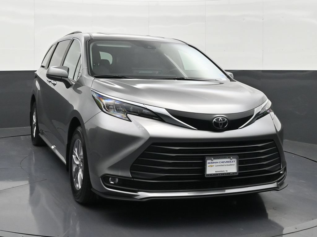 Used 2026 Toyota Sienna XLE FWD image 7