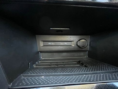 Certified 2025 Volkswagen Taos SE FWD image 16