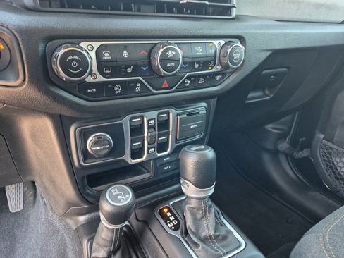 Used 2024 Jeep Wrangler Unlimited Sport AWD/4WD image 12