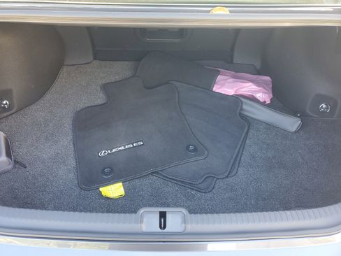 Used 2023 Lexus ES 300h w/ Premium Package image 8