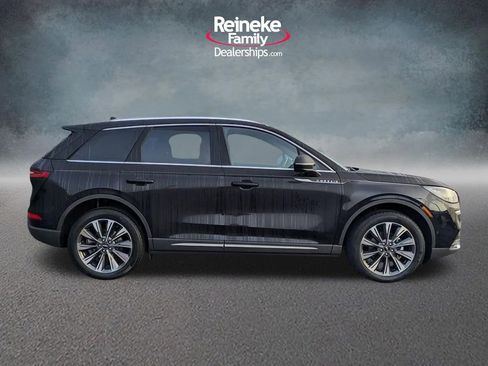 Used 2023 Lincoln Corsair Reserve w/ Towing Package AWD/4WD image 4