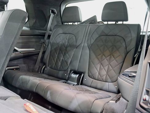 Used 2024 BMW X7 xDrive40i w/ M Sport Package AWD/4WD image 32