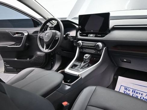 Used 2025 Toyota RAV4 Limited FWD image 50