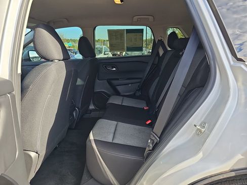 Used 2024 Nissan Rogue SV image 18