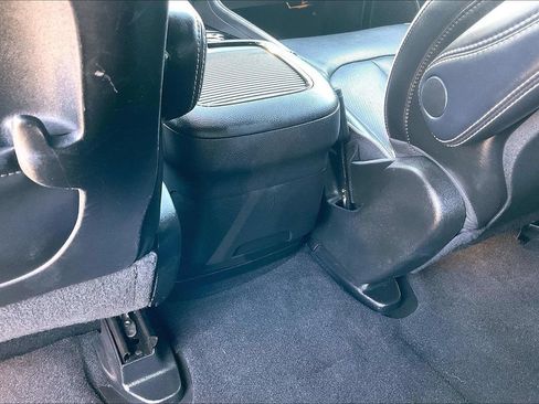 Used 2022 Chrysler Pacifica Limited w/ Uconnect Theater Family Group FWD image 27