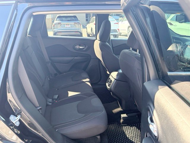 Used 2016 Jeep Cherokee Latitude w/ Comfort/Convenience Group AWD/4WD image 32