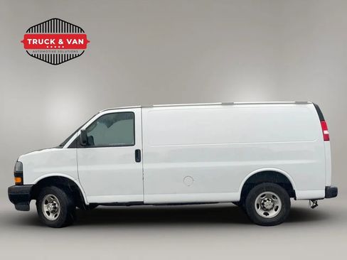 Used 2021 Chevrolet Express 2500 w/ Driver Convenience Package RWD image 3