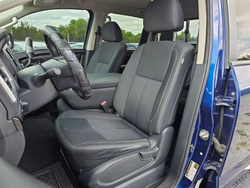 Used 2017 Nissan Titan SV AWD/4WD image 4