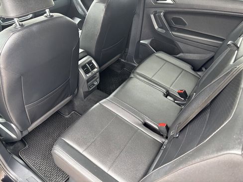 Used 2020 Volkswagen Tiguan SE image 37
