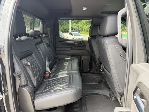 Used 2022 GMC Sierra 1500 AT4 w/ AT4 Premium Package AWD/4WD image 9