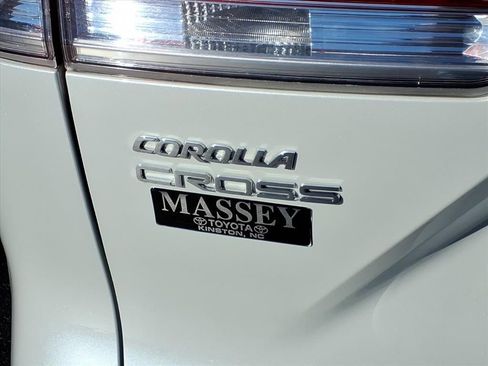 Used 2022 Toyota Corolla Cross LE image 9