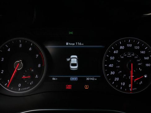 Used 2021 Genesis G70 2.0T Sport RWD image 31