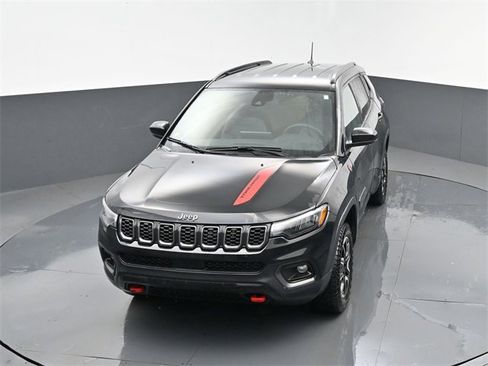 Used 2024 Jeep Compass Trailhawk image 17
