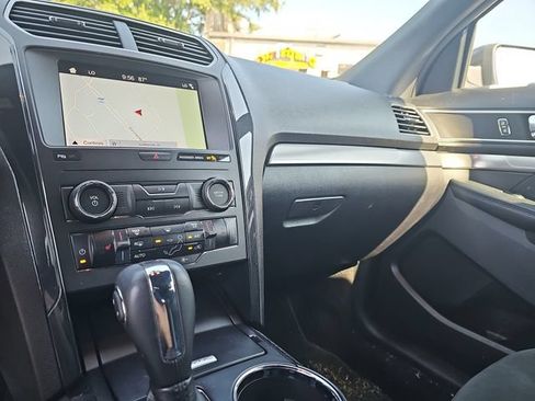 Used 2019 Ford Explorer XLT w/ Equipment Group 202A FWD image 17