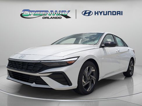 Used 2025 Hyundai Elantra Sport FWD image 4