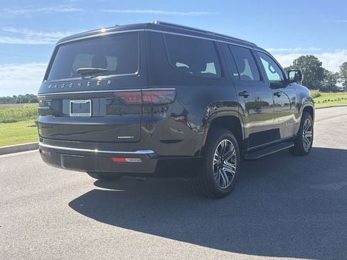 Used 2024 Jeep Wagoneer Series II w/ Flexible Seating Group RWD image 4