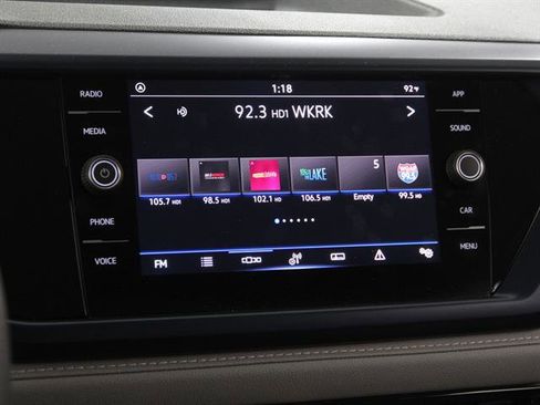 Used 2023 Volkswagen Taos SE image 11