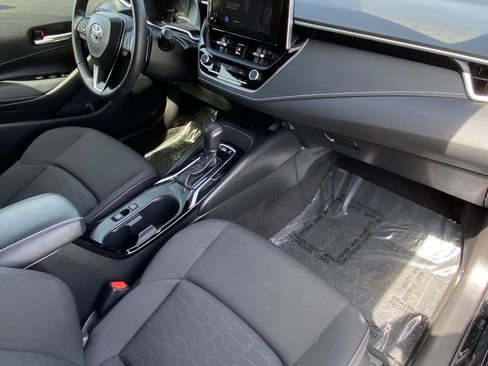 Certified 2025 Toyota Corolla SE w/ SE Package image 9