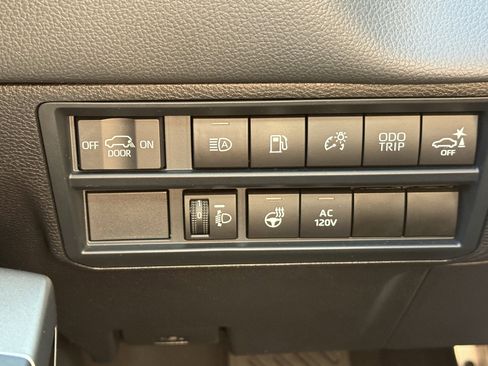 Used 2024 Toyota Sequoia Limited image 26