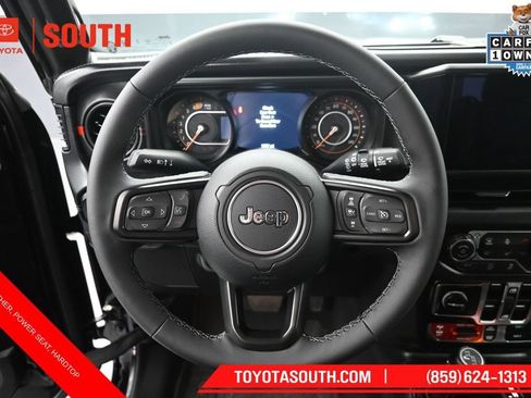 Used 2026 Jeep Wrangler Unlimited Rubicon AWD/4WD image 19