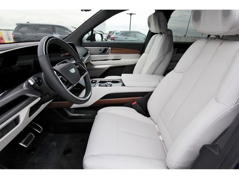 New 2026 Cadillac Vistiq Sport image 6