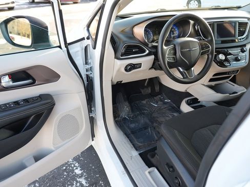 Used 2021 Chrysler Voyager LX image 13