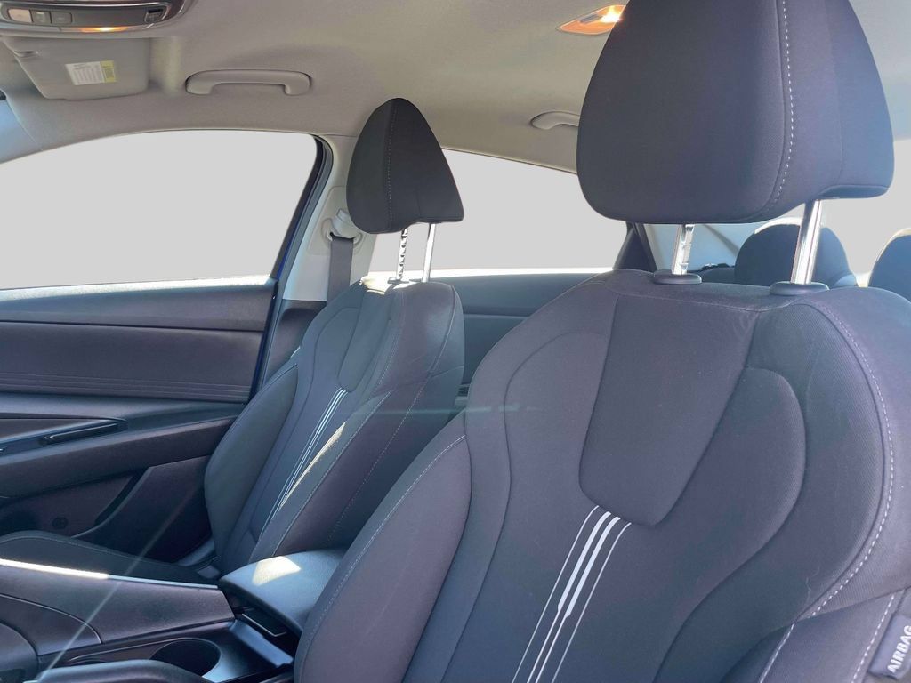Used 2023 Hyundai Elantra SEL w/ Cargo Package FWD image 19