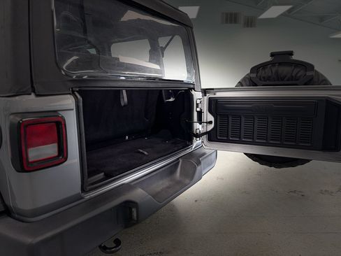 Used 2019 Jeep Wrangler Sport AWD/4WD image 26