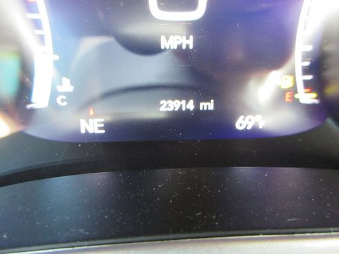 Used 2025 Chrysler Pacifica Select w/ Fav Edition Package FWD image 33