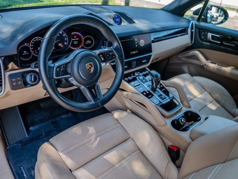 Used 2023 Porsche Cayenne AWD/4WD image 4