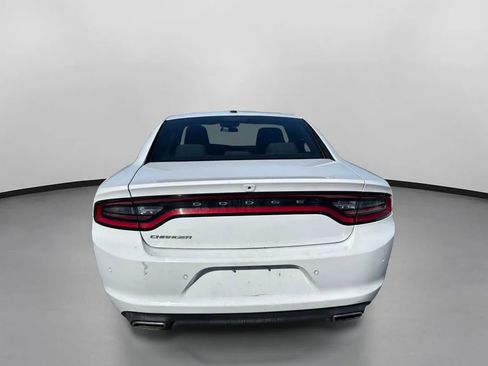 Used 2019 Dodge Charger SXT image 4