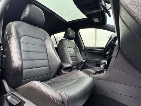 Used 2017 Volkswagen GTI SE image 29