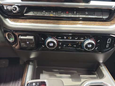 New 2026 GMC Sierra 1500 Elevation image 32