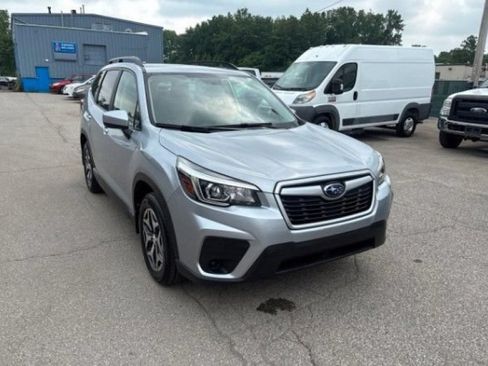Used 2019 Subaru Forester Premium AWD/4WD image 9