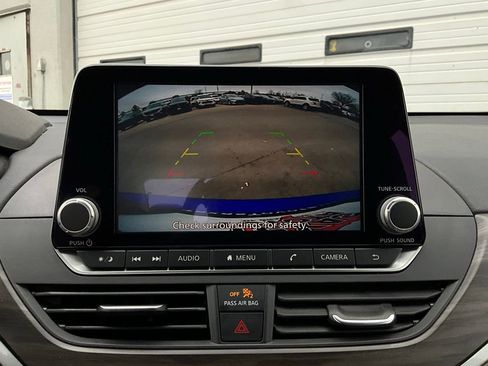 Used 2025 Nissan Altima 2.5 SV image 30