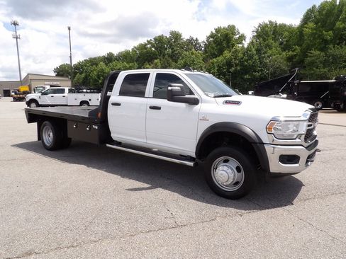 Used 2024 RAM 5500 Tradesman w/ Chrome Appearance Group AWD/4WD image 10