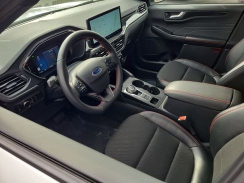 Used 2025 Ford Escape ST-Line w/ Equipment Group 301A image 3