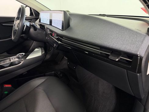 Used 2024 Kia EV6 Light RWD image 31