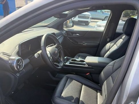 Used 2025 Chevrolet Equinox LT w/ Convenience Package II AWD/4WD image 11