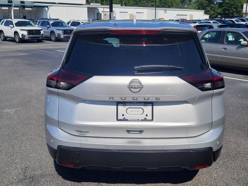 Used 2025 Nissan Rogue SV FWD image 3