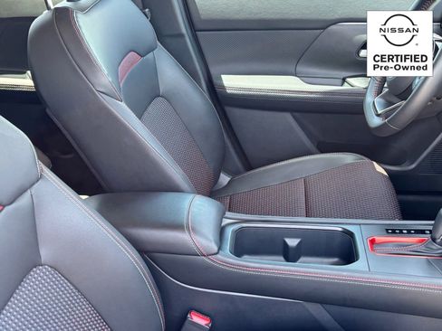 Certified 2025 Nissan Kicks SR FWD image 10