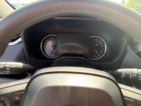 Used 2024 Toyota RAV4 XLE FWD image 23