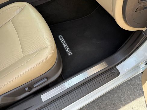 Used 2012 Hyundai Genesis 3.8 w/ Premium Pkg RWD image 23
