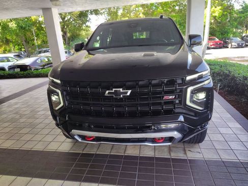 Used 2025 Chevrolet Suburban Z71 AWD/4WD image 14