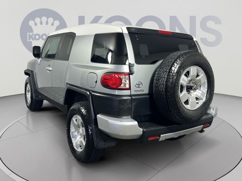 Used 2010 Toyota FJ Cruiser 4WD image 8