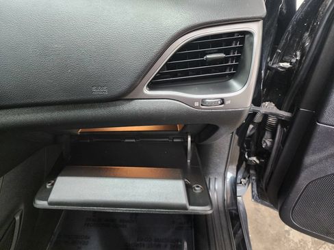 Used 2022 Jeep Cherokee Latitude Lux w/ Mopar Interior Package AWD/4WD image 32