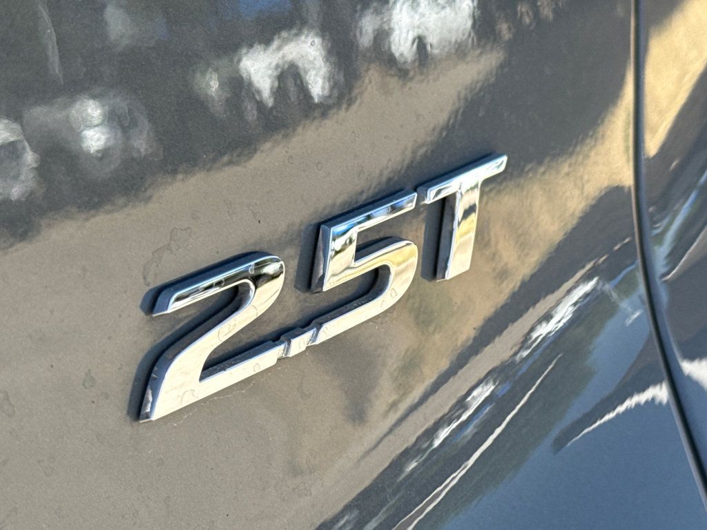 Used 2022 Hyundai Santa Fe Limited FWD image 11