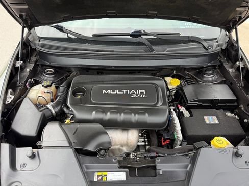 Used 2014 Jeep Cherokee Latitude w/ Comfort/Convenience Group image 19