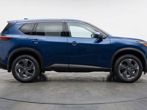 Used 2025 Nissan Rogue SV image 11