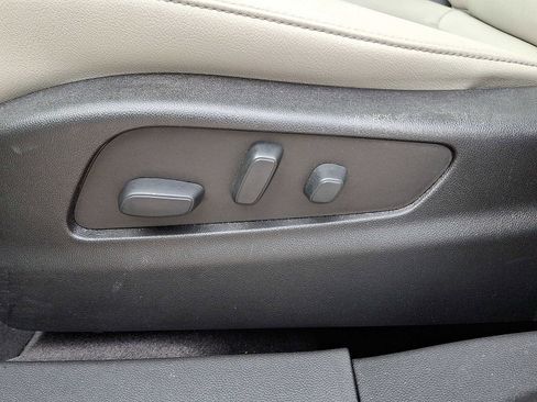 Certified 2023 Cadillac XT4 Luxury w/ Cold Weather Package image 18